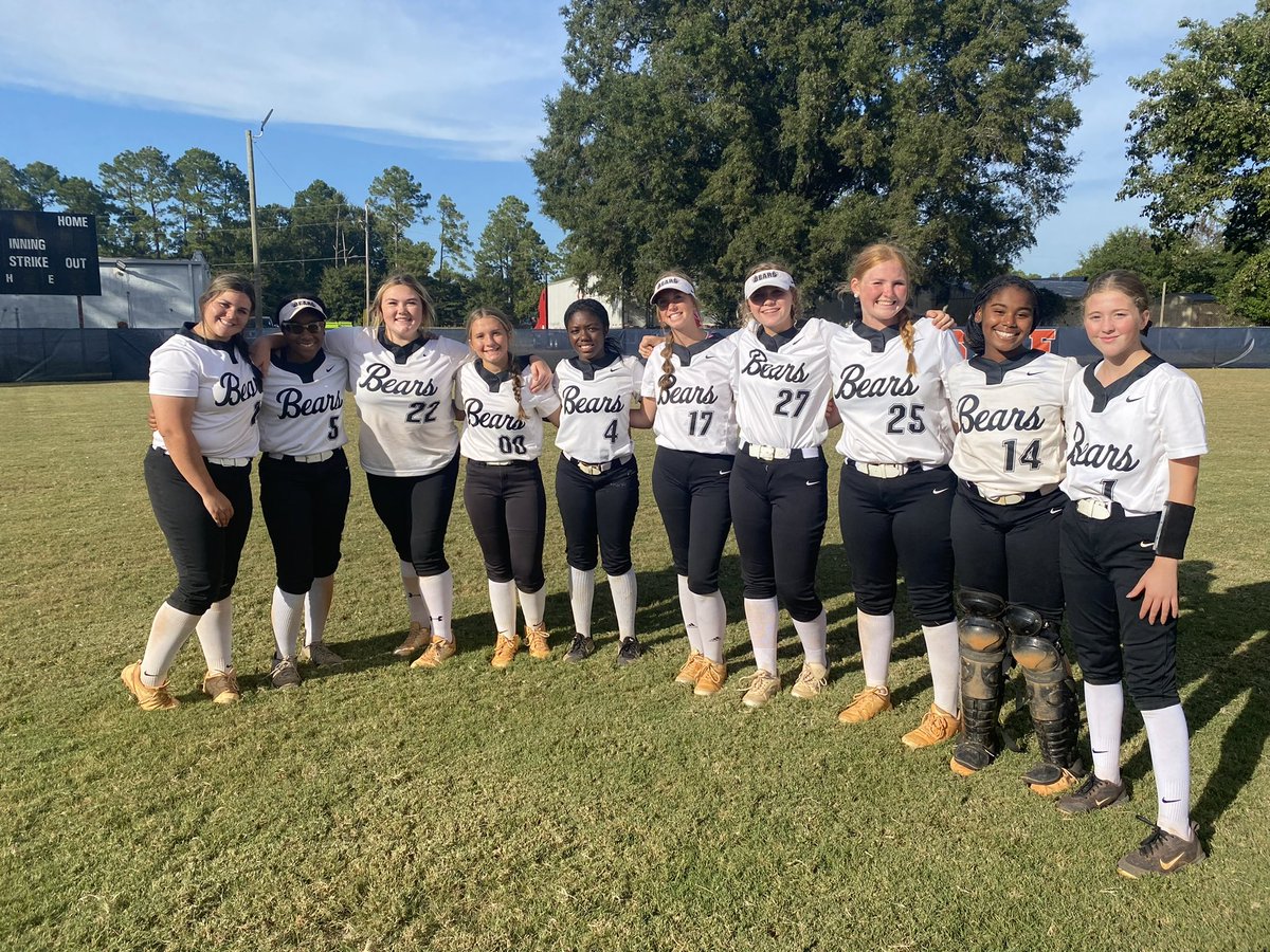 HoCoSoftball's tweet photo. Congrats on a great season Jv! Finished today beating Northside. Record for the year 10-3-1. #BABB https://t.co/dX03HgzNnb