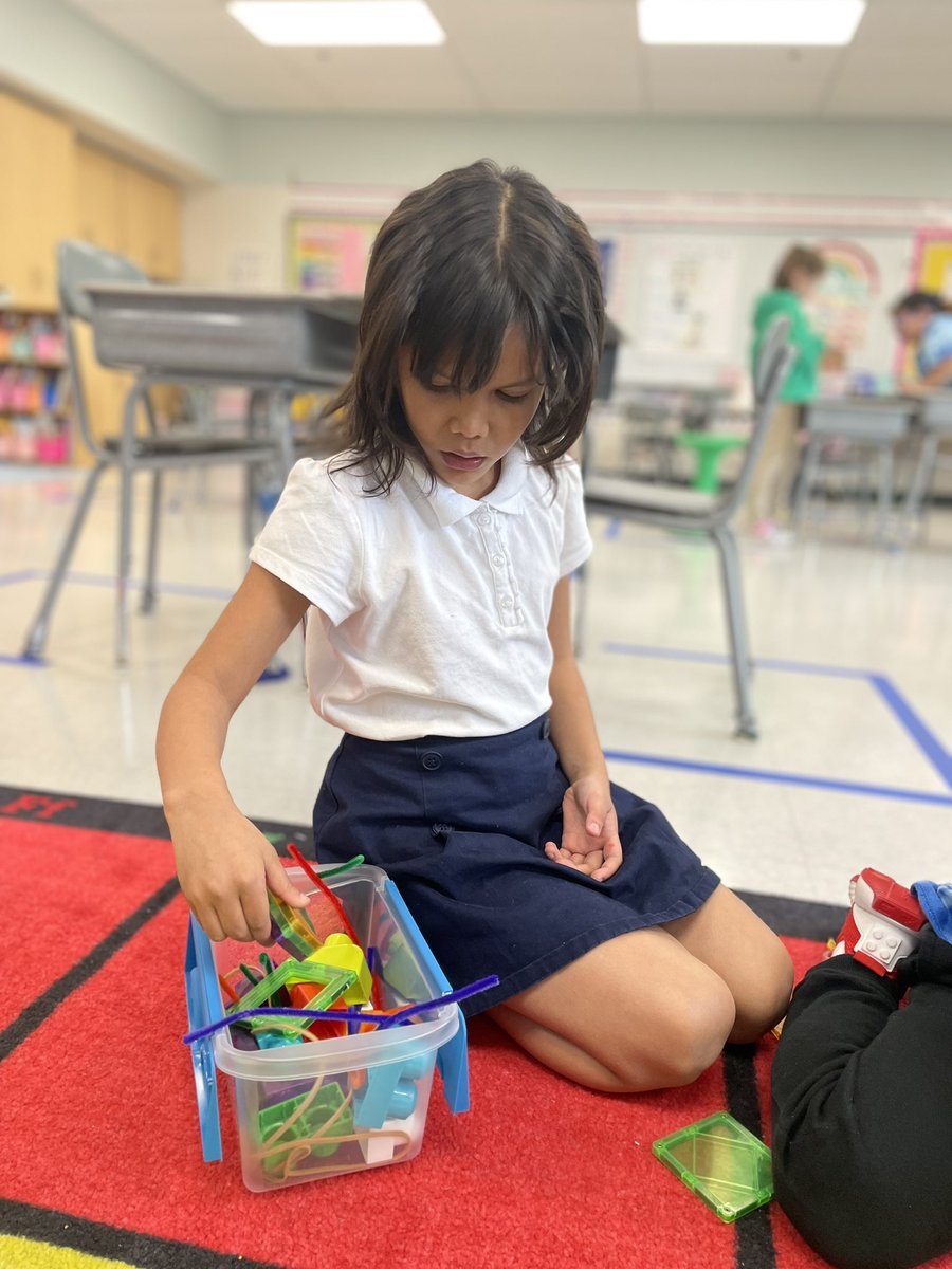 Little engineers and scientists in the making building walls using various objects 😊 #teamworkmakesthedreamwork