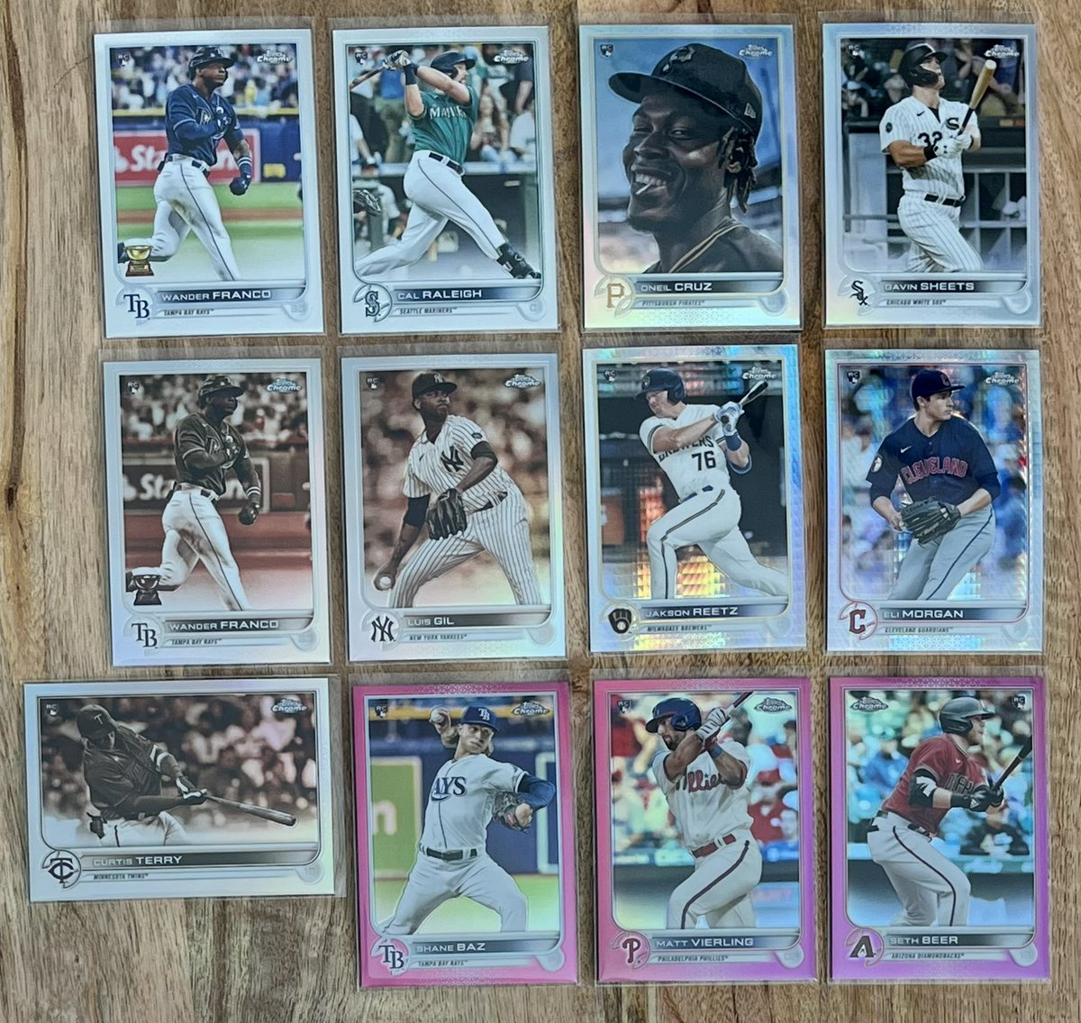 eyezenstat's tweet photo. Opened a few Topps Chrome blasters. Tough pill to swallow at $34.99 a pop now, but think I made out alright! Some nice color and cool inserts.

@CardPurchaser https://t.co/yALbKUX37n