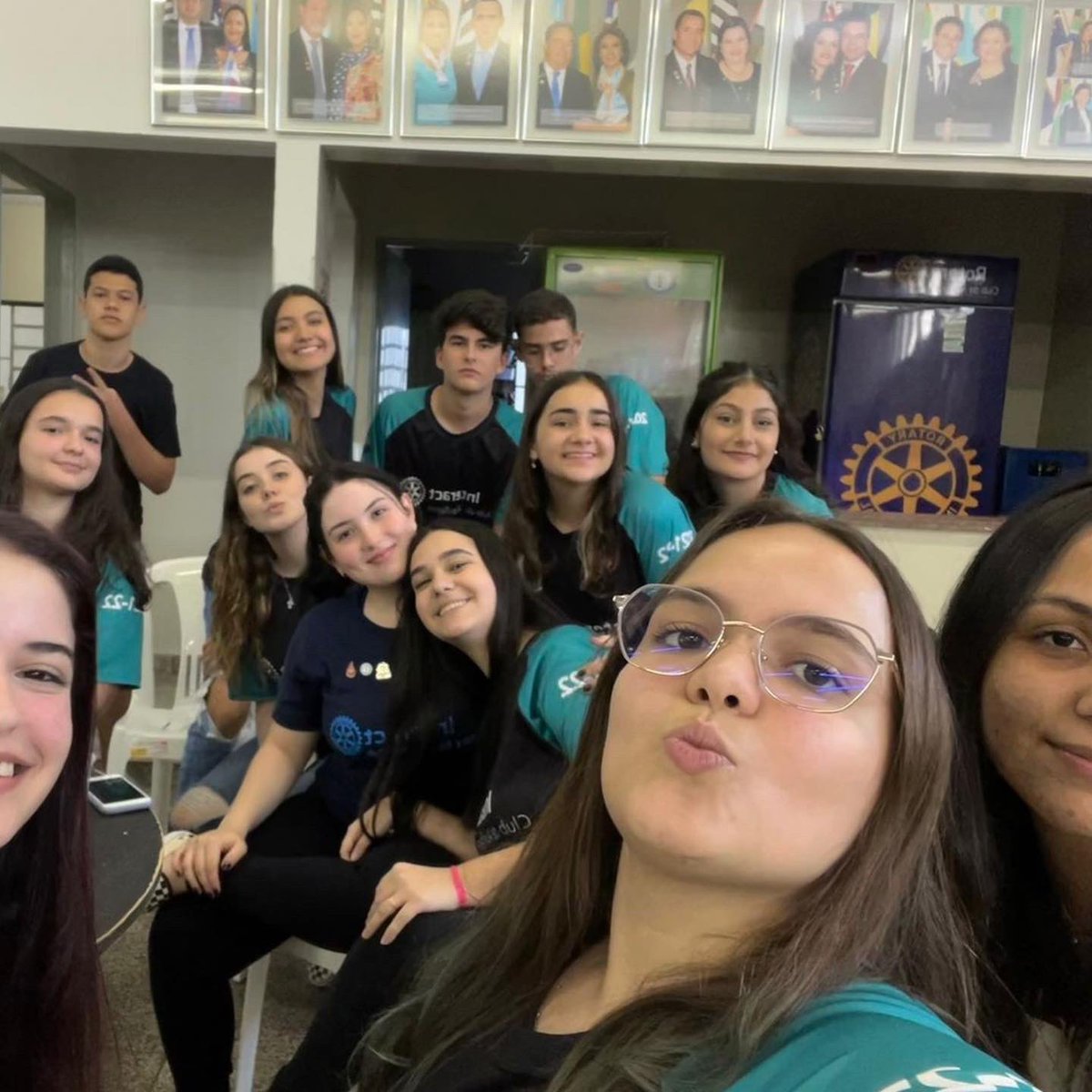 interactauri's tweet image. No dia 17/09, nós do Interact  recebemos nossa Representante Distrital de Área, Giovanna Dezidério, realizando sua visita oficial em nosso clube, onde ela fez perguntas para os associados e para os diretores de cada cargo. Adoramos a reunião e a sua visita, obrigada pelo apoio Gi