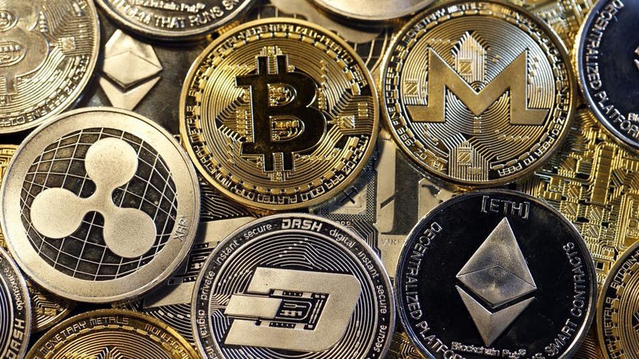 Forbes's tweet photo. Meet the 29-year-old crypto billionaire who's the richest person under 30 in the US -- and he's self-made https://t.co/ajX8dxY569 #Forbes400 https://t.co/FZJEOufFpF