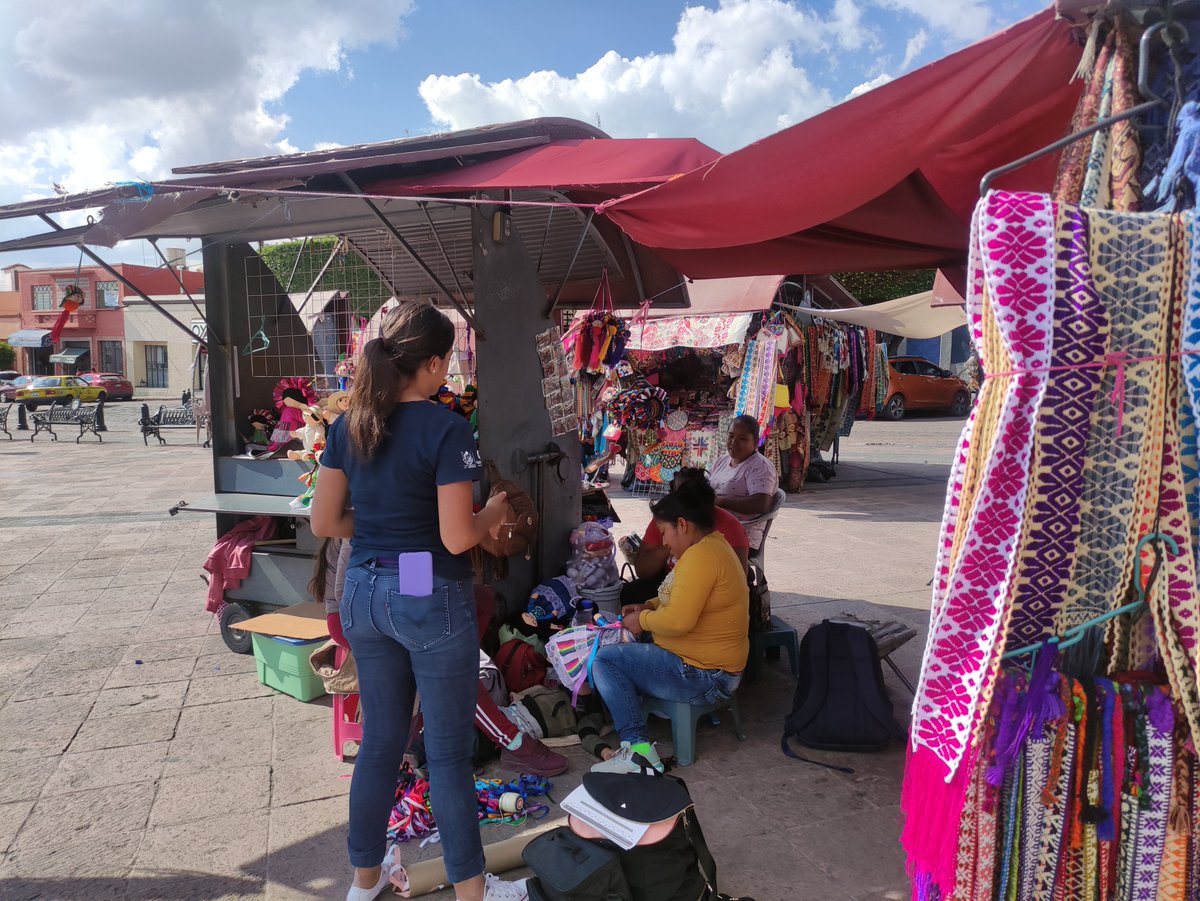 anvcruz1's tweet photo. Ayer nos dieron una plática de Educación financiera. Aprendimos mucho.😊 #educación #mujeres #enelsemáforoseaprende https://t.co/jfi6h6FtoS
