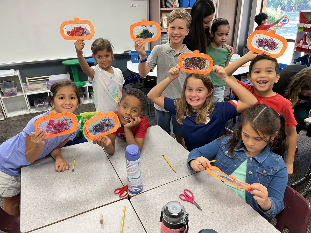 srintriagoBBE's tweet photo. Changes with heat. Melting crayons. @HumbleISD_BBE #Science https://t.co/m9UdetQc8t