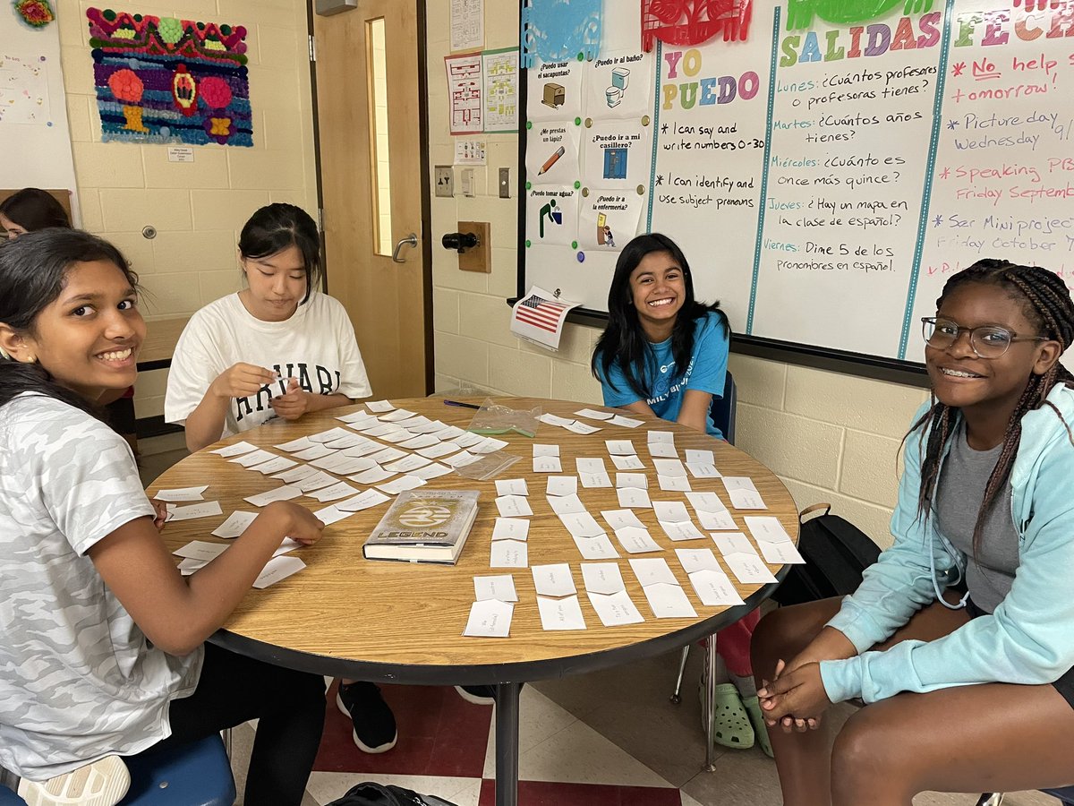 Profe_Inchauste's tweet photo. Personal pronoun sort! Match the pronoun with the subject. Next step conjugating verbs. #handsonlearning @AMMSLions https://t.co/U5LBKl7X9n