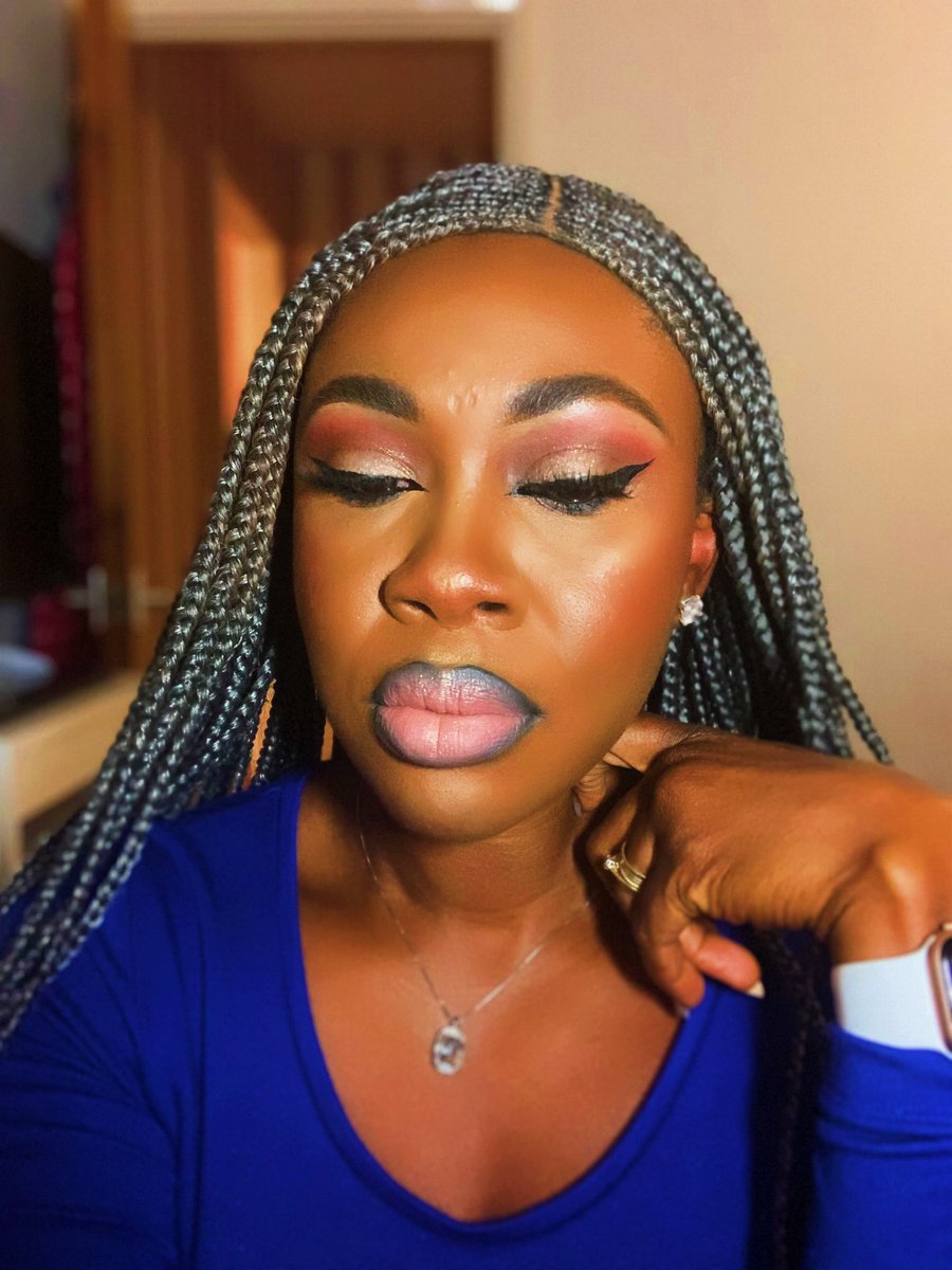 It’s the glow fa me✨ 
<a href="/ofracosmetics/">OFRA Cosmetics</a> Blushzer, Banana powder,  Lipstick
Highlighter- Brentwood, Sparklights topper &amp; Makeup fixer
<a href="/MACcosmetics/">M•A•C Cosmetics</a> Brow gel &amp; Mineralize Powder
<a href="/stilacosmetics/">stilacosmetics</a> contour duo, Smudge stick &amp; concealer 
<a href="/BobbiBrown/">BobbiBrown Cosmetics</a> Eyeliner
<a href="/KikoMilanoUK/">KIKO MILANO UK</a> Foundation, Masc