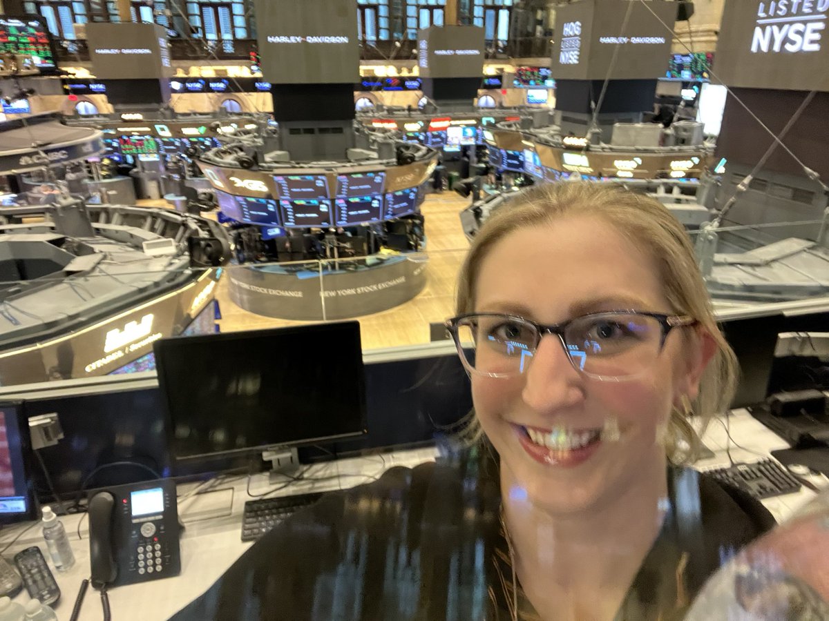 msgatoradr's tweet image. Had so much fun visiting @NYSE for @MadMoneyOnCNBC with $SPTN CEO @TonySarsam today. Tune in at 6 p.m. Eastern tonight!