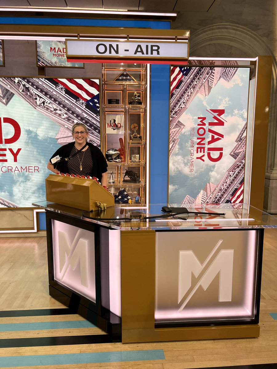 msgatoradr's tweet image. Had so much fun visiting @NYSE for @MadMoneyOnCNBC with $SPTN CEO @TonySarsam today. Tune in at 6 p.m. Eastern tonight!