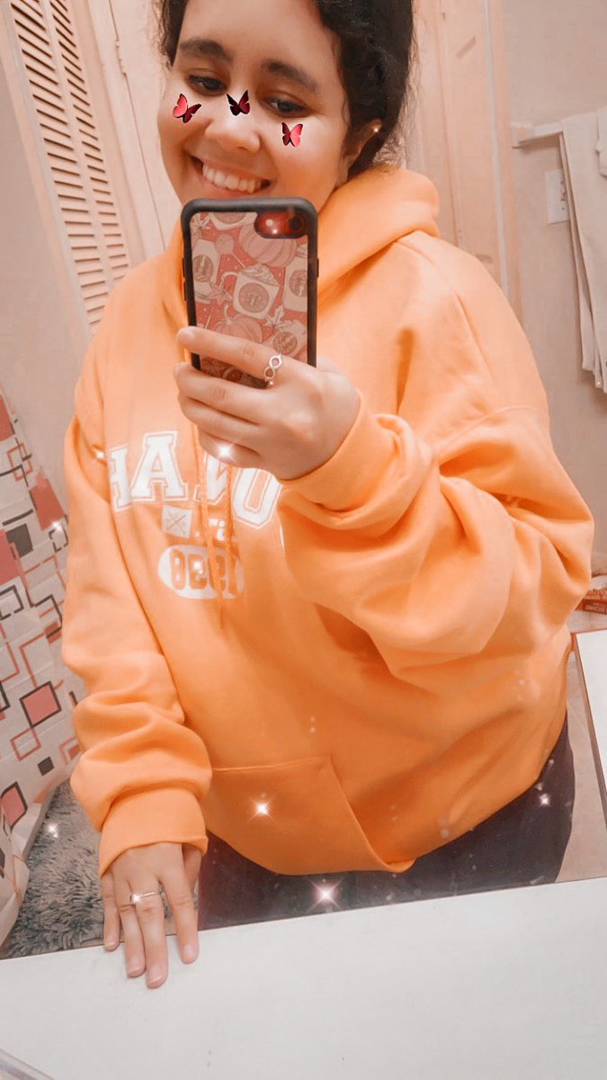 ryleesdove's tweet photo. Wearing my Jonah hoodie in honor of today 💛 #6yearsofwdw https://t.co/nYjjchOeSy