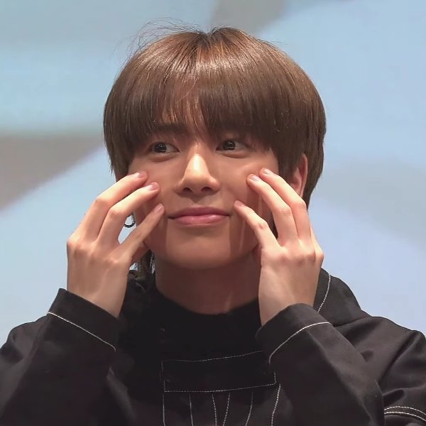 bread cheeks 🍞 
#TAEHYUN #태현
