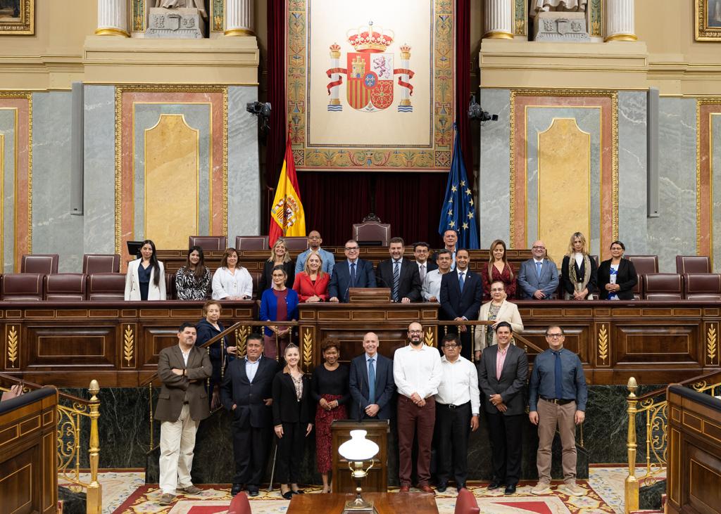 Esc_Judicial's tweet photo. Gracias. Hoy hemos estado con integrantes de las promociones 07, 08 y 09 de #Formación #Judicial Especializada #FJE del #AulaIberoAmericana en @Congreso_Es. Estancia en #Madrid. Visita a las instituciones principales del #Estado. https://t.co/wV7f3B8qyg