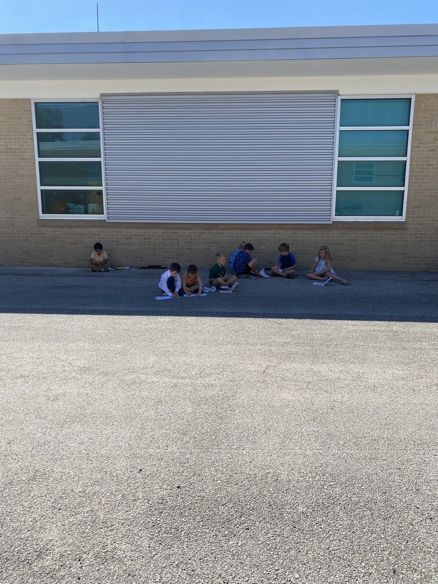 GarzainFirst's tweet photo. Enjoyed Texas Fall weather by completing our writing outside #SecondGradeSquad https://t.co/4ssXzOXpEi