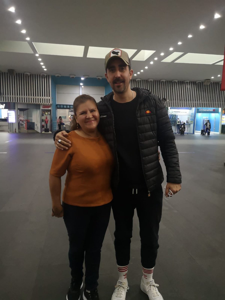 NoviasDeAlboran's tweet photo. Bienvenido @AlexUbagoficial a 🇲🇽 gracias @LUIBEACA por representarnos @Ubagofans @warnermusicmex https://t.co/kCQqJ8L2sX