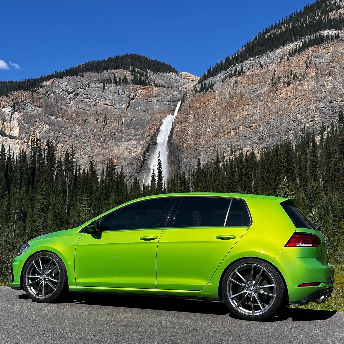 Carving canyons and catching views with #EibachSprings
Owner: @dewy_vw_r

Volkswagen Spektrum Golf R
#Eibach Pro-Kit Springs
E10-85-041-01-22
Front: -0.2" Rear: -0.6"

#EibachCanada #TeamEibach #EibachProKit #EibachEquipped #Volkswagen #VWGolfR #GolfR #GolfMK7