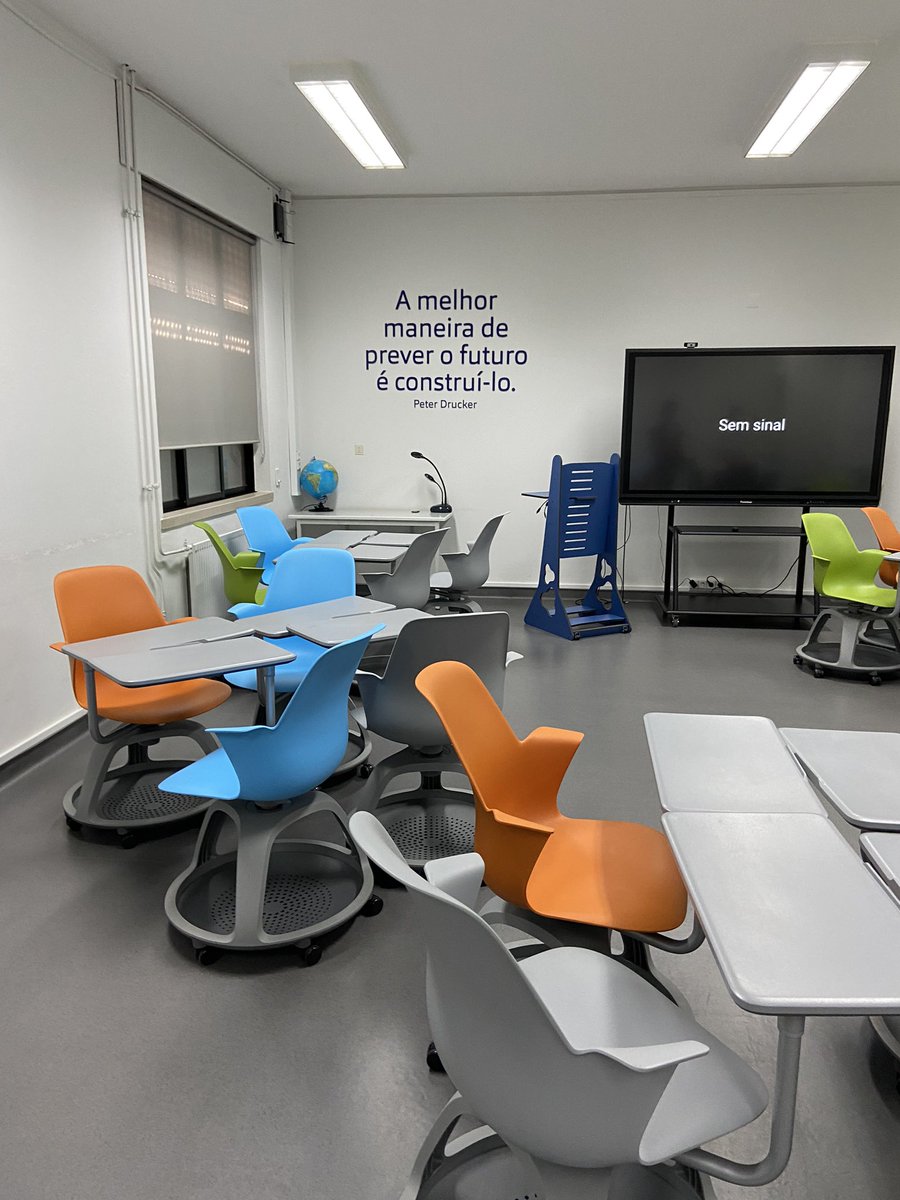 fatimagarciaSe's tweet photo. @EscSantJordi Visitem aula interactiva i de treball col.laboratiu a Moreira de Cónegos, Portugal. #ErasmusPlus #MCESAMTILC #ESAMTILC @educaciocat https://t.co/TNMjn8DVz4