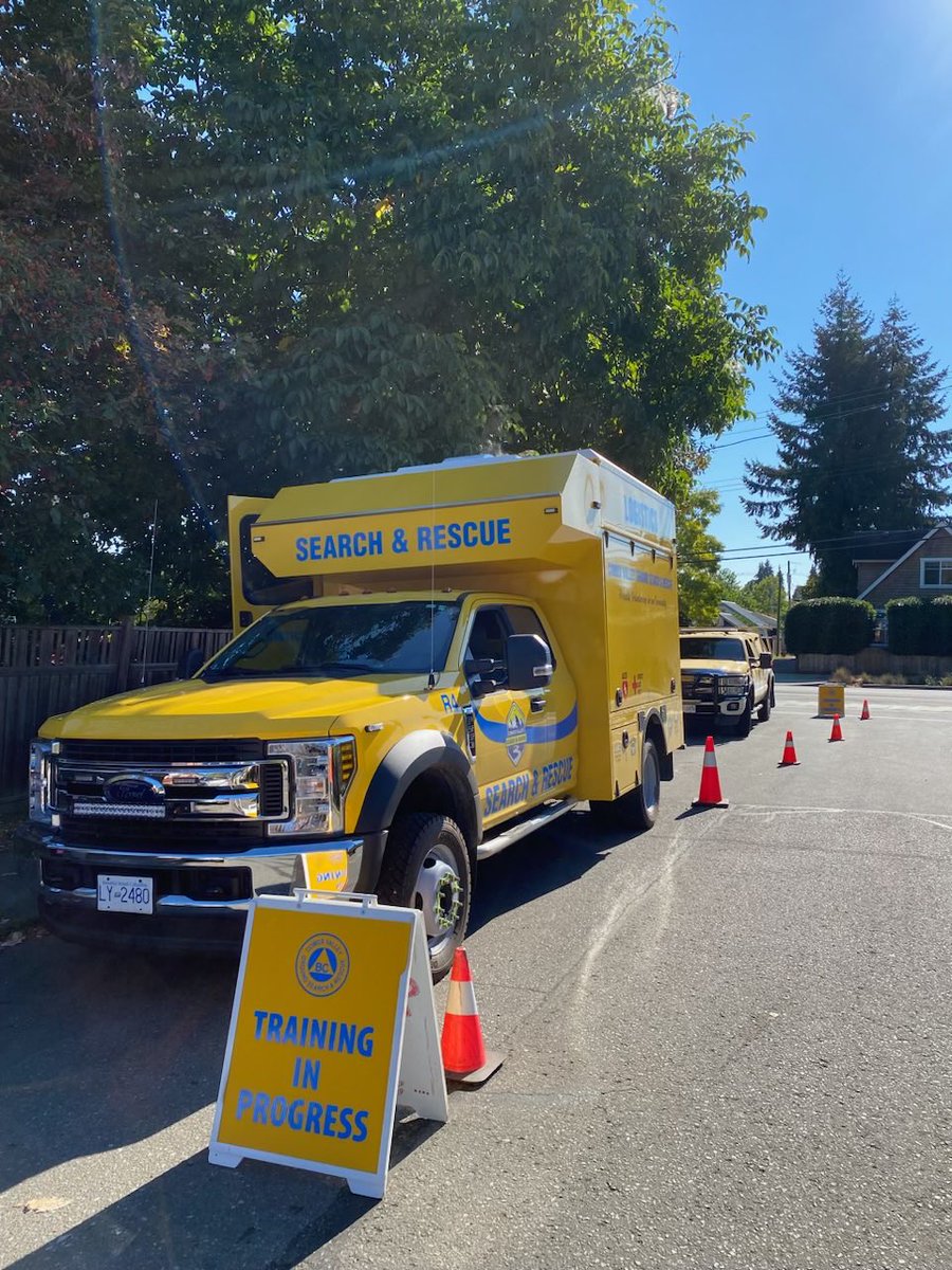 IBecking's tweet photo. Afternoon going well ⁦@comoxvalleyrd⁩ exercise #fracturefifth. Shift two starting in the EOC after an exercise evacuation in a local neighbourhood by GSAR volunteers. Excellent work and excellent learning. https://t.co/fXPRnQ6h8O