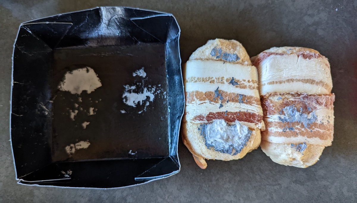 ThePyjack's tweet image. Hey @RealGoodFoods why does your new packaging suck so terribly? This has happened every time I cook after you made the change...