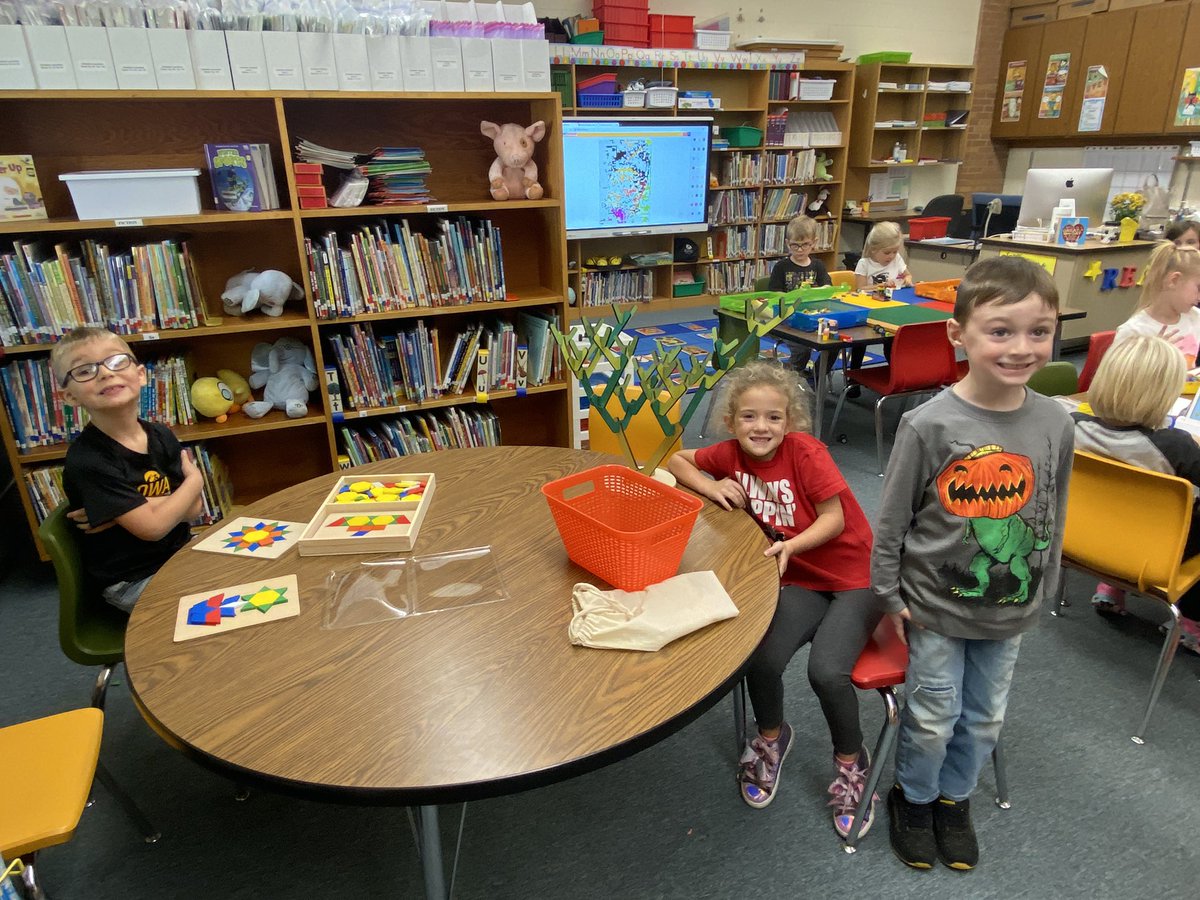 K-1 students exploring binary trees and making tangram pictures thanks to @IowaSTEM @NE_IA_STEM  @NewBoCo We love hands on activities in library class! #iowatl #STEM