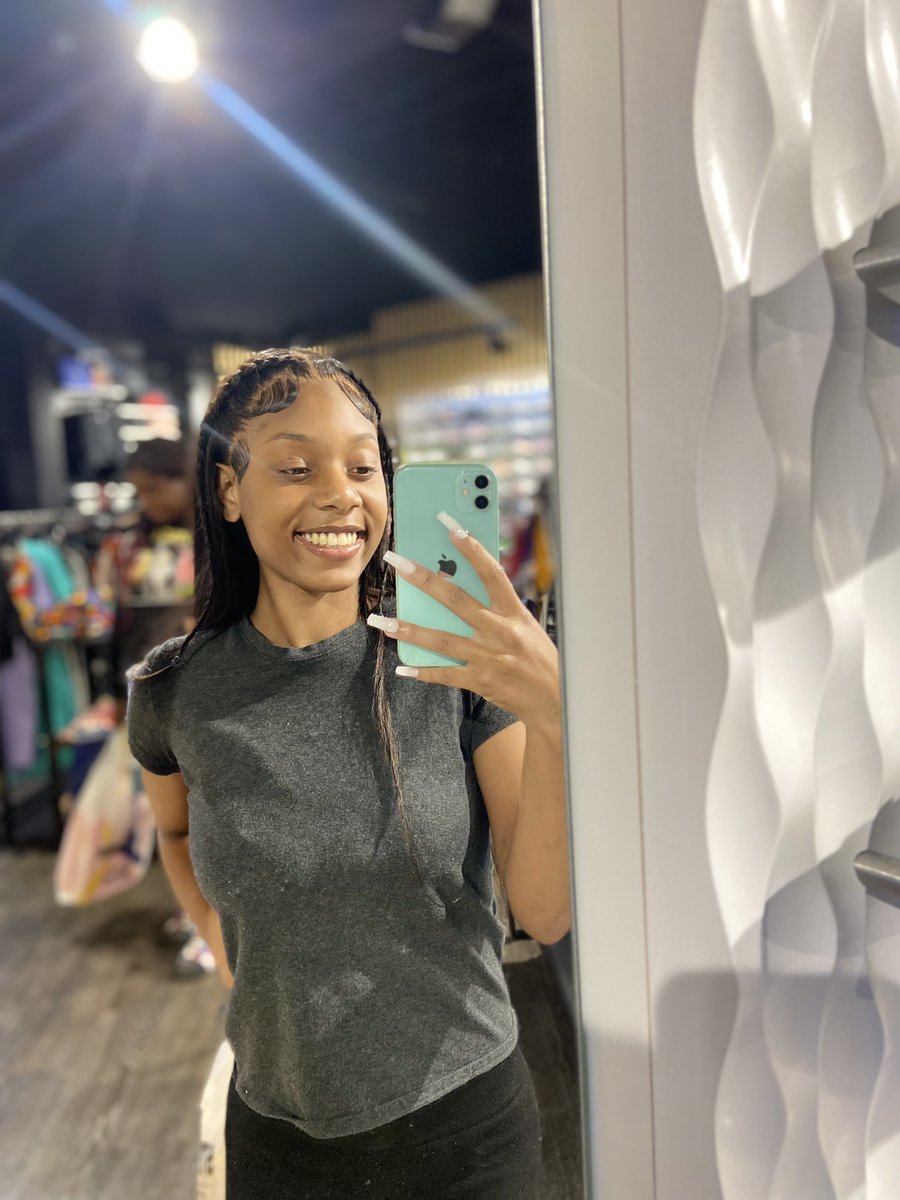 _tavariaaa's tweet photo. Birthday in 2days. 🥰 https://t.co/9sqyrdZoyM