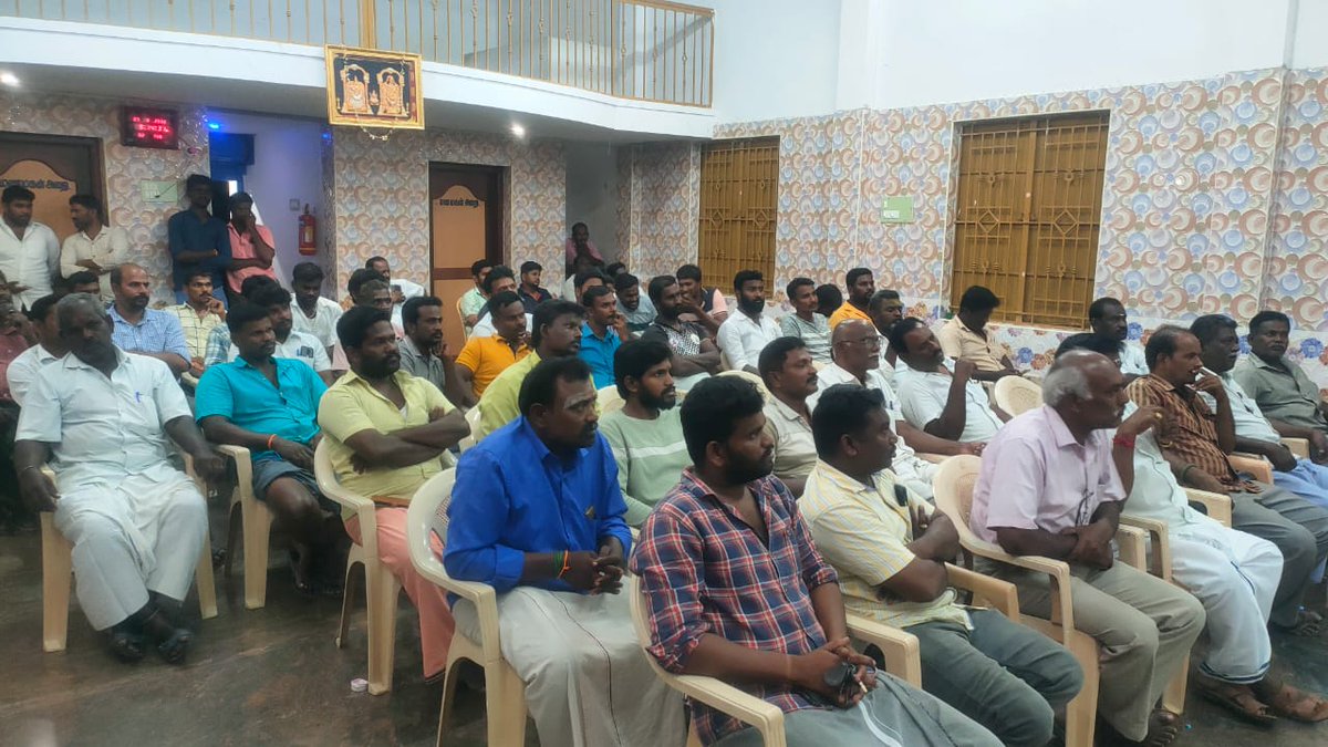 guru_senthan's tweet photo. சிவகாசி தெற்கு பட்டாசு விற்பனையாளர் சங்கம் தொடர்பான அறிமுக கூட்டம் நேற்று வெம்பக்கோட்டை ஒன்றியம் சத்திரபட்டியில்(மடத்துபட்டி) நடைபெற்றது இதில் பல்வேறு வியாபாரம் சம்மந்தப்பட்ட விசயங்கள் ஆலோசித்து பேசப்பட்டது .....
#சிவகாசி #பட்டாசு #sscva https://t.co/e3az6BWxaM