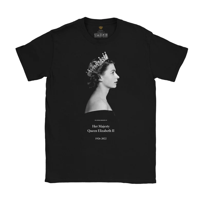 singh25nov's tweet photo. The Queen's best and biggest emeralds came from the Greville Bequest, an Edwardian collection of jewels that dates back to the early 1900s.
#Elizabeth #Queen #Tribute #Tshirt #TheTRNDshop 

→https://t.co/tkHv0yF8xo https://t.co/eg3TcoX9ND