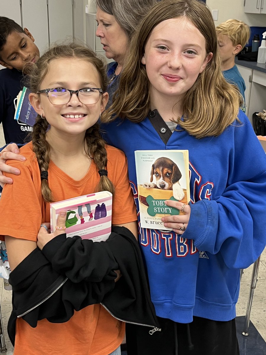 FUFSD_GH's tweet photo. Did you say a Starbooks Event in Grade 5 ELA today ~ a book tasting?  Wow! With hot chocolate, cookies and numerous genres~ @FUFSD_SSSeward @FUFSD https://t.co/kADIrq0ThV