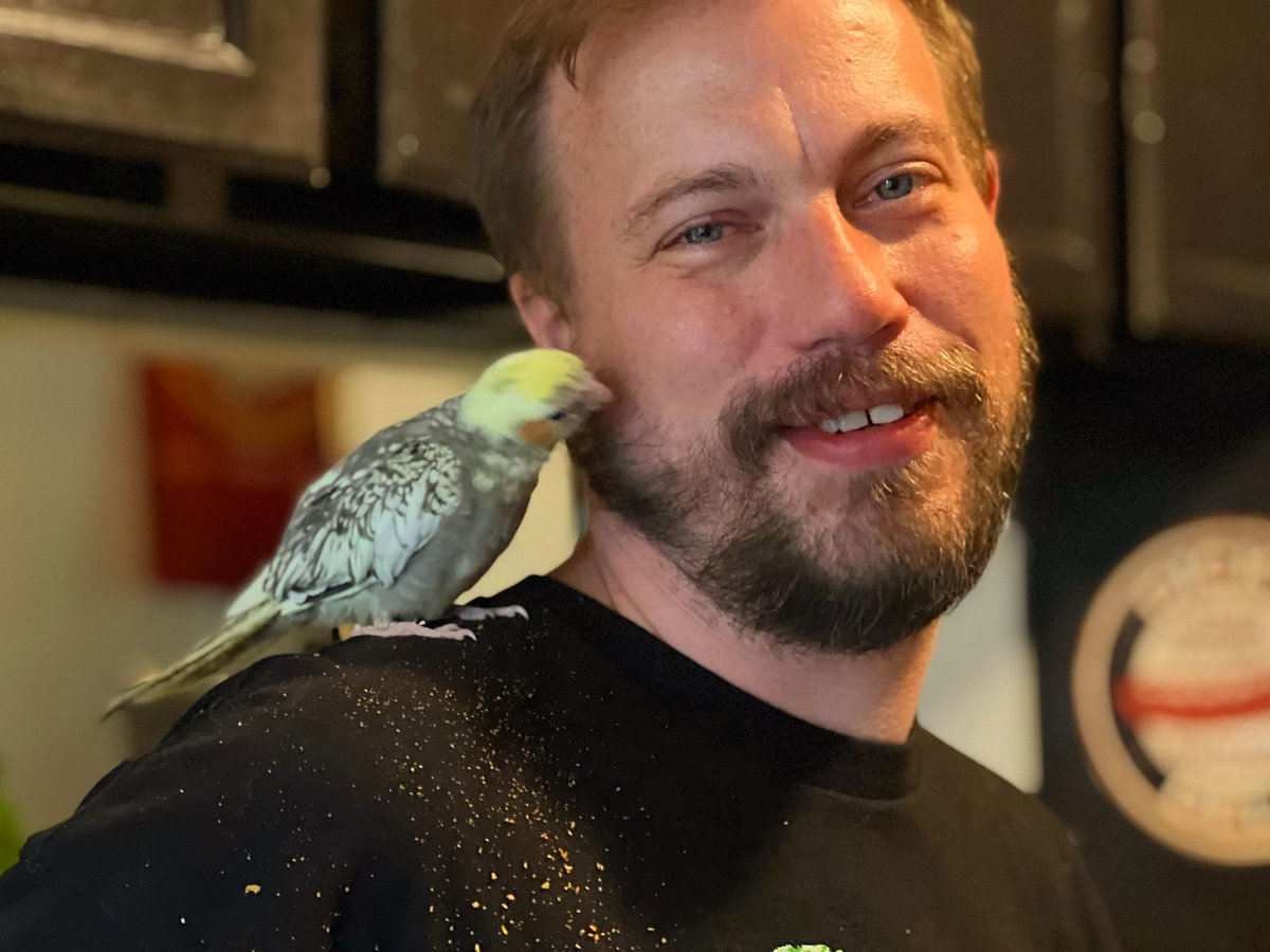 TimothyVeselka's tweet photo. Kisses #bird #birds #birddaddy #pet #pets #petdaddy #gay #gayman #chaser #gaychaser #bearchaser #cuubchaser #cockatiel #cockatieldad #cockatielkisses #kisses https://t.co/ULZNCX6DdK