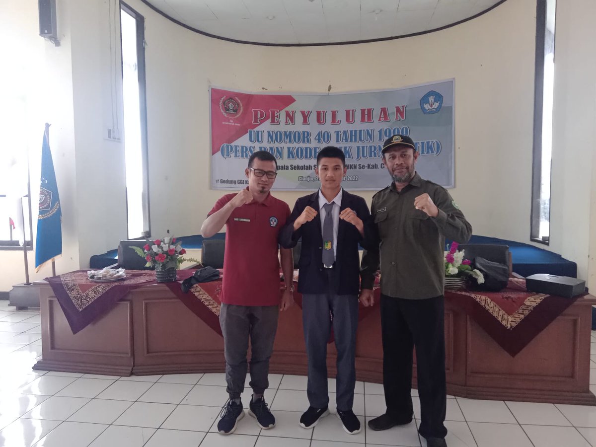 Smkn1sukanagara's tweet photo. Giat Bersama Kepala SMK Negeri Kab Cianjur, Kesiswaan dan perwakilan Siswa dlm rangka memahami UU No. 40 Tahun 1999 tentang Pers dan Kode Etik Jurnalist
@Ariez92669851
@Smkn1sukanagara
#smkn1sukanagara
#JabarJuara
#ridwankamil
#disdikjabar
#kcd6 https://t.co/U0wAoXv7Rf