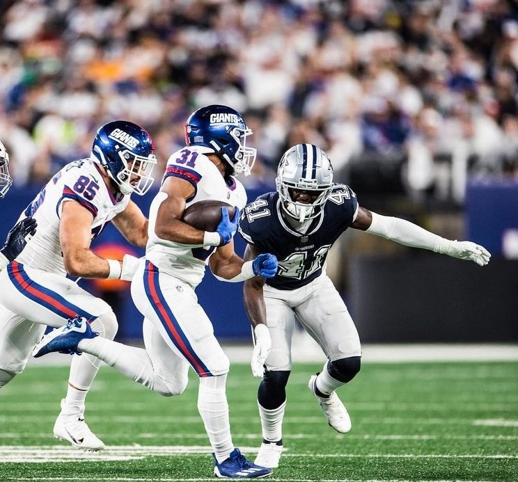 coachlisaj's tweet photo. NFL Monday Night Football, Dallas Cowboys Safety Markquese Bell (FAMU) in action against the New York Giants https://t.co/w52tXmj0PJ