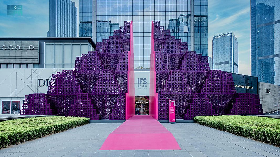 Saudi_Gazette's tweet photo. #PICTURES: 'Gate to the East', all the way spectacular artwork from #SaudiArabia to #China @ralshashai
https://t.co/G7oSJ7jgU7 https://t.co/uJEv848vfI