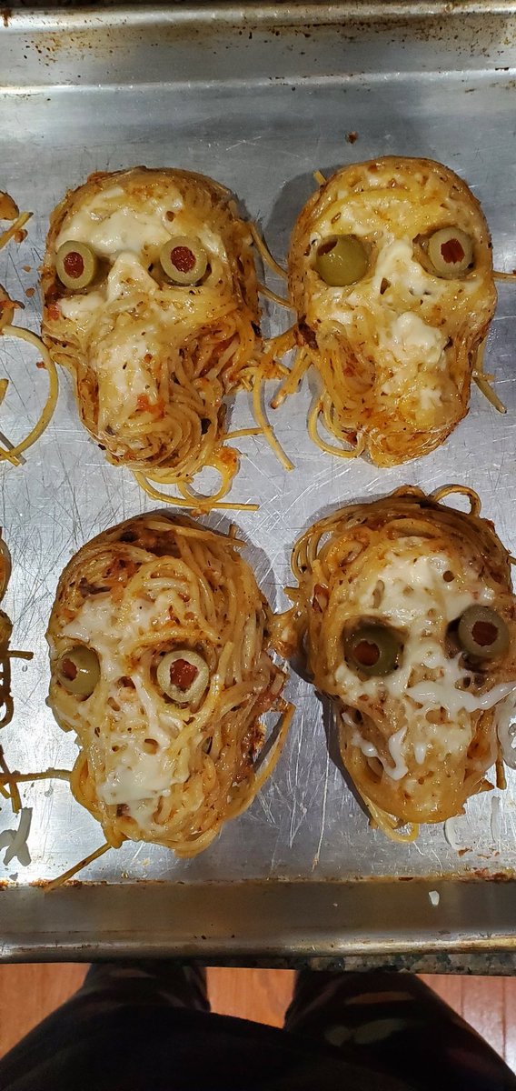 Fasttracksd's tweet photo. I may be a little early.  Spaghetti skulls for dinner. #spooky #Halloween #HealthyLiving #familymeals https://t.co/akf9vpYnqO