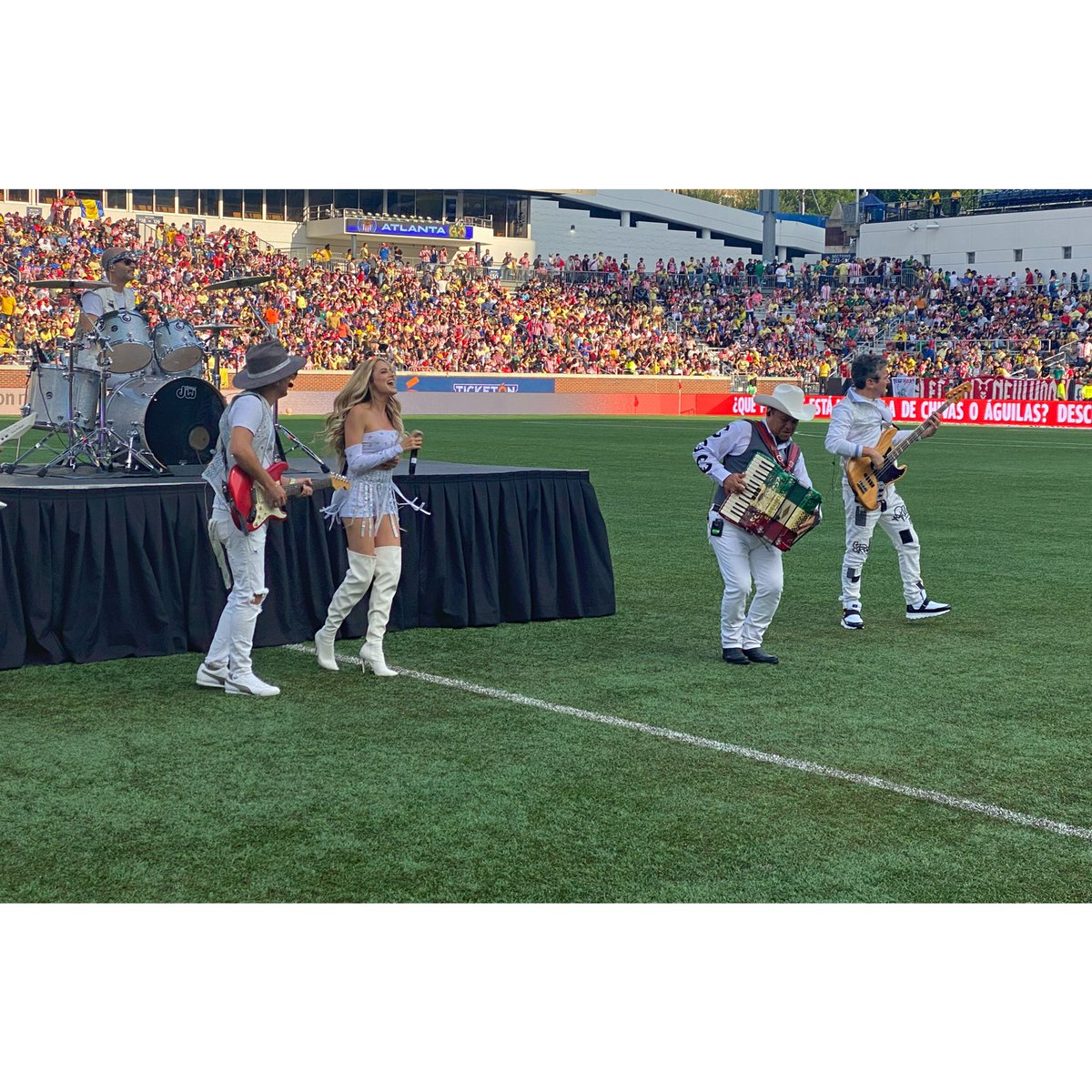 YULI FLORES tweet media