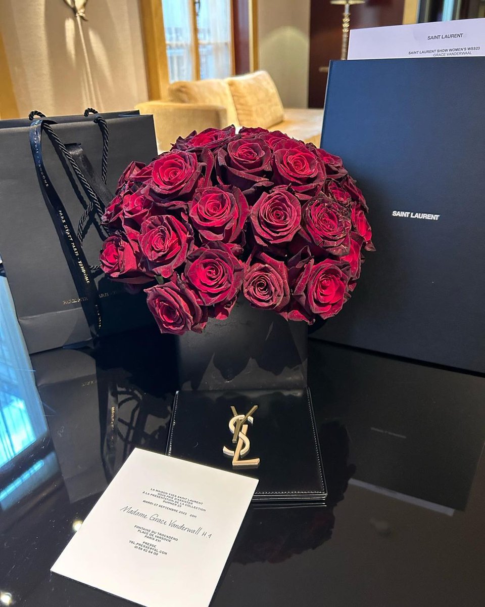 FANderWaalNews's tweet photo. .@GraceVanderWaal on Instagram
"YSL 🖤 #ParisFashionWeek #YSLSS23 @ysl"
We changed the order of the images to have the photo of the famous icon first (and also a tower)
Tweet 1/2(follow thread)...
#YvesSaintLaurent #SupportGraceVanderwaal #LionsDen #Megalopolis #ChooseKindness https://t.co/AjmxS83PTz
