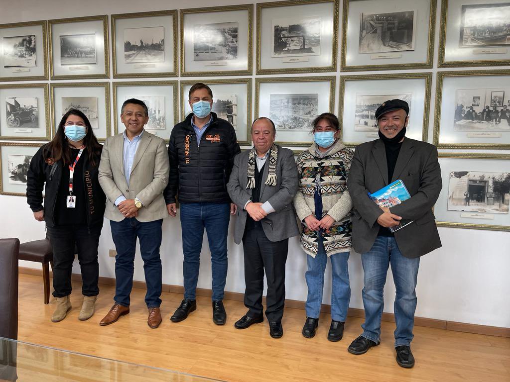 Hoy parte del equipo de de Rakizuam, ENAMA y el Consejo Político Mapuche Wallmapu, se reunió con el Alcalde de Puente Alto, Germán Codina, en una fructífera reunión. También participó la directora de DIDECO y la encargada de la oficina de Pueblos Originarios de la comuna.