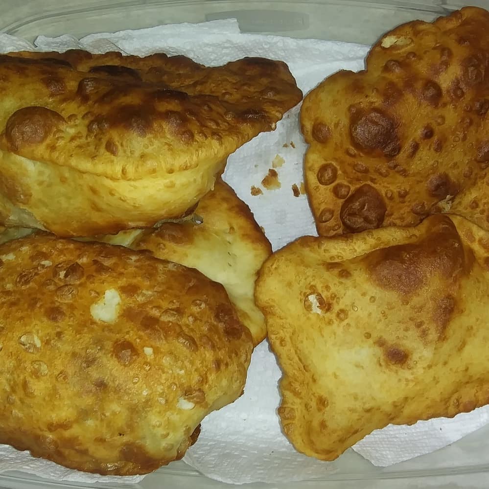 schoenhol's tweet photo. I love to cook too . Sopipillas
With beans cheese and Red Chile for dinner 
#NewMexicoCooking 
#jenjenburque https://t.co/8z0vzn4Bzh