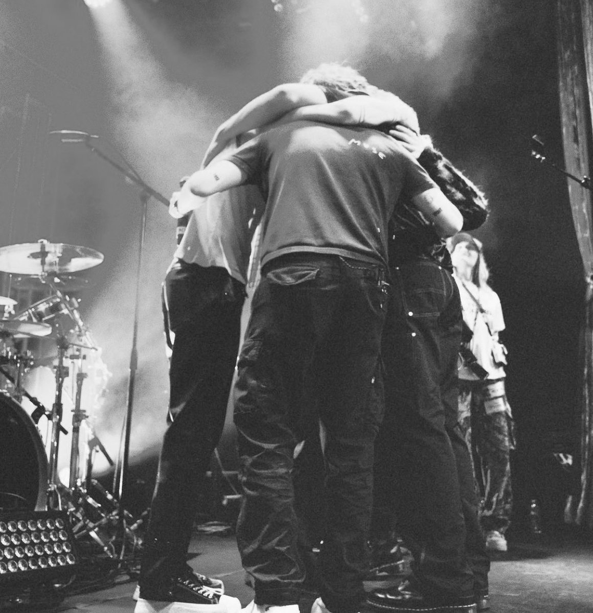 Nikki_0498's tweet photo. Happy 6 years to my loves, thank you for all the memories, thank you for bringing amazing people into my life.
Thank you for teaching everyone to stay kind and keep following your dreams! I love you, forever and always 🤍 #6yearsofwdw @whydontwemusic https://t.co/yNYfUyC5JR