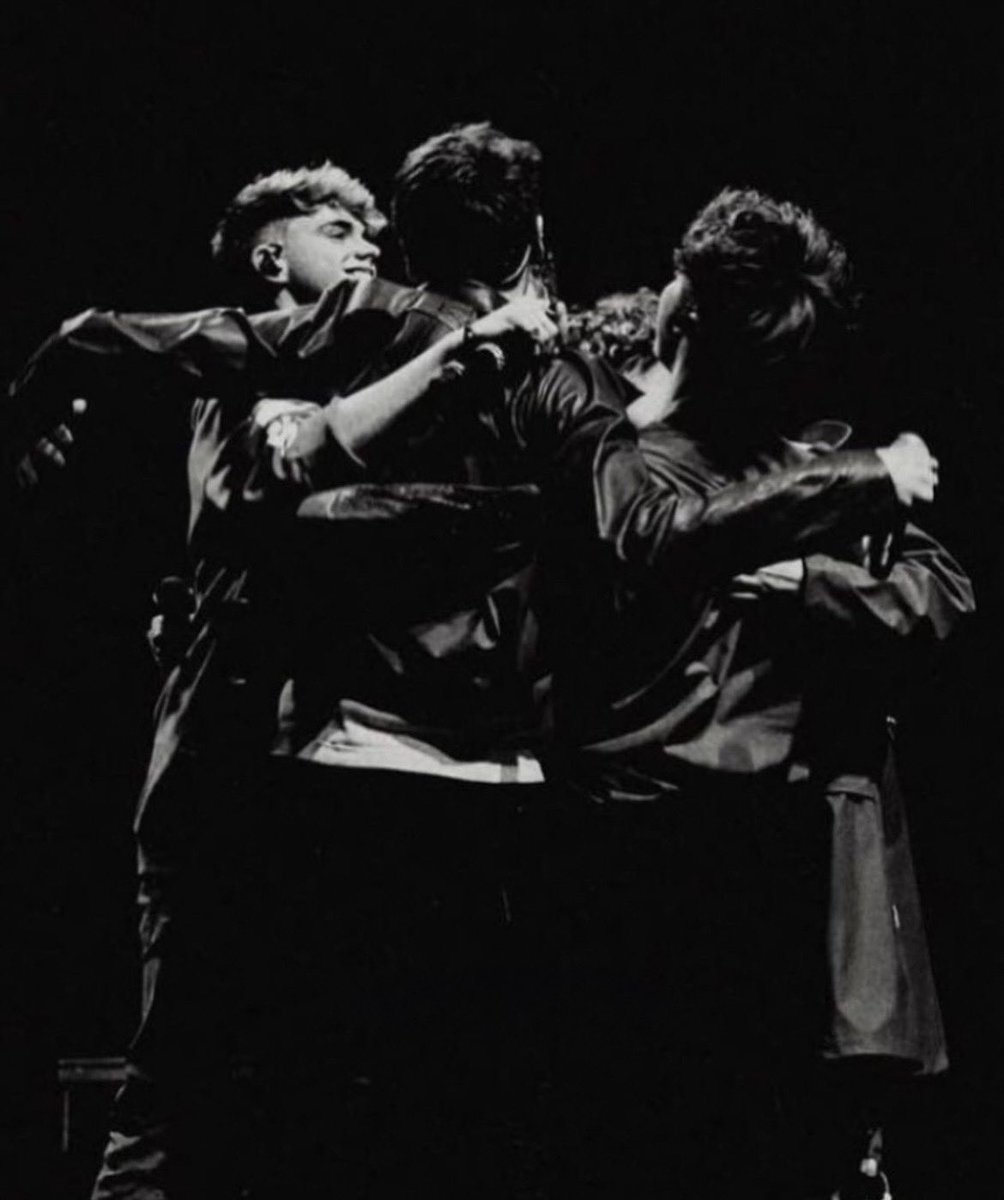 Nikki_0498's tweet photo. Happy 6 years to my loves, thank you for all the memories, thank you for bringing amazing people into my life.
Thank you for teaching everyone to stay kind and keep following your dreams! I love you, forever and always 🤍 #6yearsofwdw @whydontwemusic https://t.co/yNYfUyC5JR