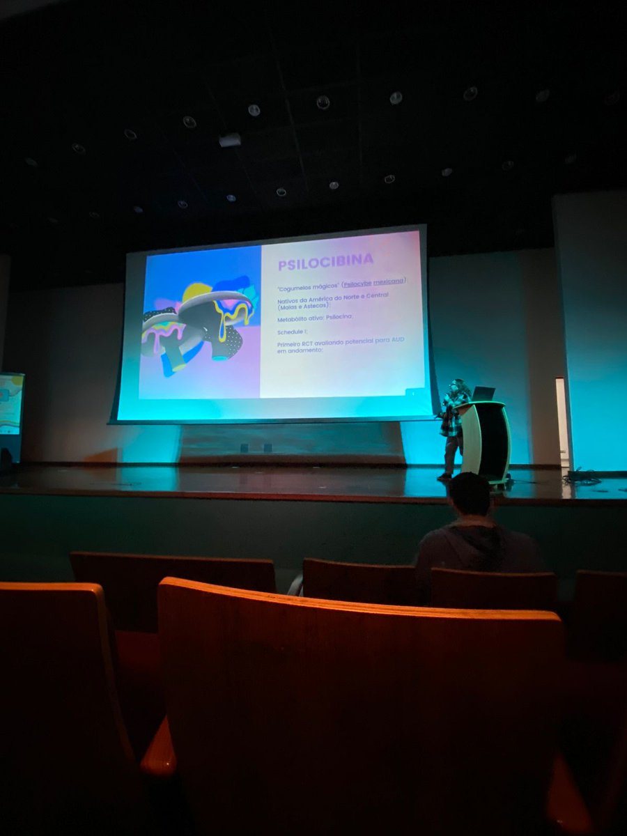 gabrielam0rales's tweet image. Hoje tive a oportunidade de participar do #Neurotalks, um evento organizado pelos alunos do Bacharelado em Neurociência da @UFABC. Ao lado do meu orientador, falei sobre os estudos recentes envolvendo o potencial terapêutico dos Psicodélicos @CANufabc @NeuroUFABC