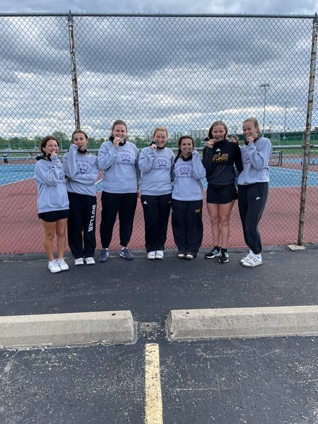 Butler_G_Tennis's tweet photo. Finished second at MVL today with all 7 girls placing at their position.  Nice job ladies!!!
1st Singles: Natalie🥇
2nd Singles: Hannah🥉
3rd Singles: Dani🥈
1st Doubles: Jenna/Morgan🥈
2nd Doubles: Ava/Olivia🥉 https://t.co/xonHJvCNrX