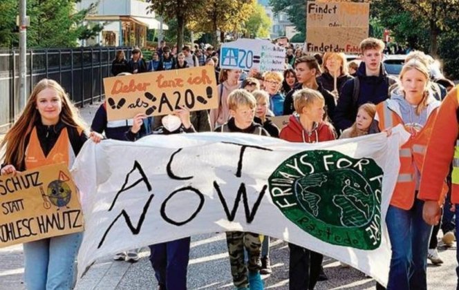 In Rastede wird aktuell das so wichtige Klimaschutzkonzept erarbeitet. Beim ersten Beteiligungformat waren über hundert Bürger. Klimaschutz ist also das zentrale Thema in #Rastede. Das zeigt auch auch der letzte #Klimastreik. Klimaschutz ist nicht verhandelbar