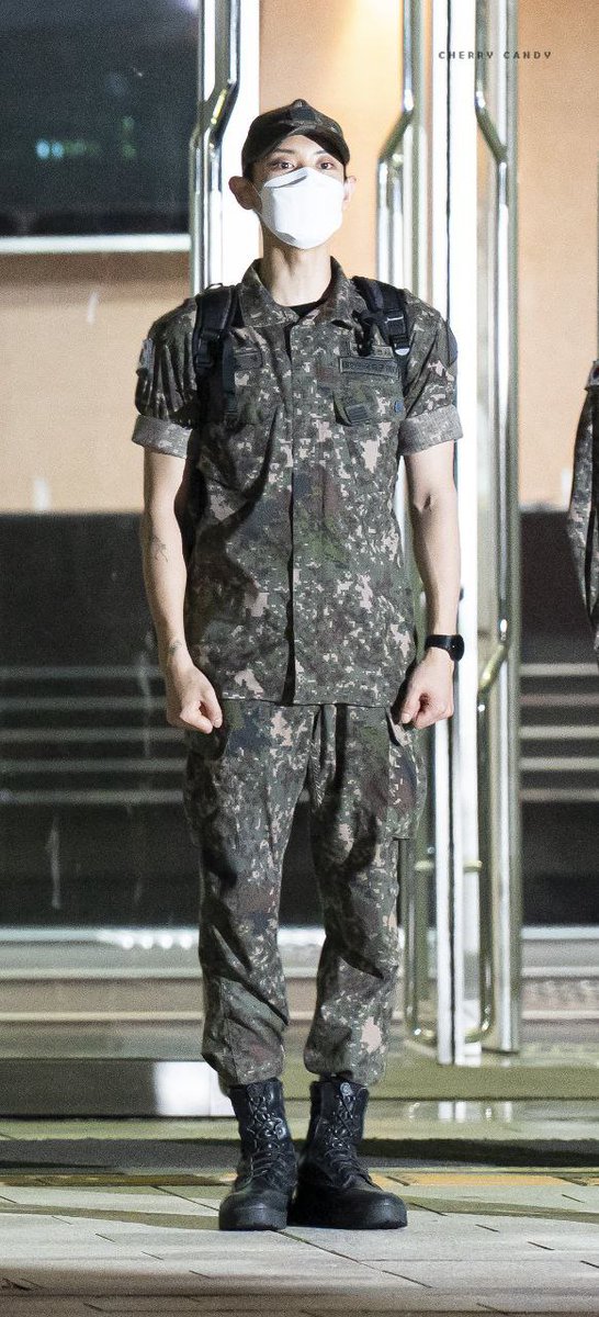 NindaraniR's tweet photo. Hari apa hari ini ???????????
Hari yang ditunggu-tunggu semua eri, Hari dimana kembalinya salah satu si pembuat ulahnya exoL di EXO, Sersan Park Chanyeol 🥳 
#찬열아_전역축하해_보고싶었어 #WelcomeBackChanyeol #PARKCHANYEOL https://t.co/hktFdwJXTg