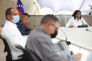 laradiodelsur's tweet photo. #27Sep @ViceVenezuela  Vicepresidenta @delcyrodriguezv lideró reunión para revisar labores en sistema subterráneo https://t.co/AsZi4nGnkU #TurismoAutosustentable https://t.co/q5OF6OpY4O