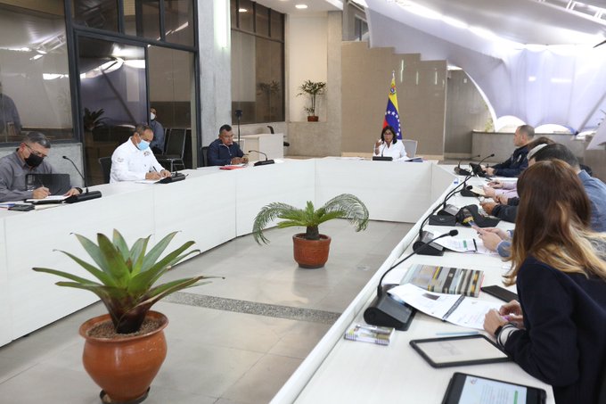 laradiodelsur's tweet photo. #27Sep @ViceVenezuela  Vicepresidenta @delcyrodriguezv lideró reunión para revisar labores en sistema subterráneo https://t.co/AsZi4nGnkU #TurismoAutosustentable https://t.co/q5OF6OpY4O
