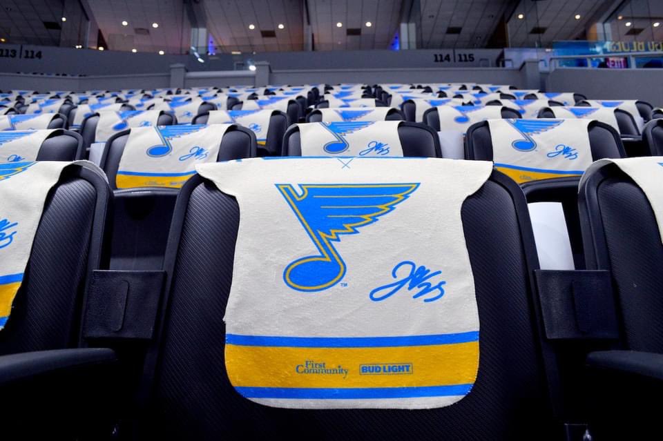 b1nnyismyhero's tweet photo. since everyone’s still retweeting the towel giveaway I already pulled, I’ll start this one

2022 Game 3 Jordan Kyrou rally towel 

Retweet to enter, must be following to win so I can get an address 

I’ll pick a name before the game on Thursday, good luck! 💛💙 https://t.co/JFVrHcFDLm