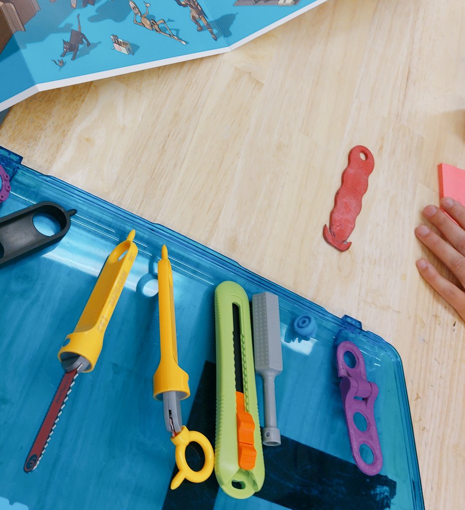 Collaborating with colleagues on #GlobalGoals inquiry sparks ⚡️ &amp; #PeelEML progressive models of learning 💡 to empower <a href="/NERapids/">Nibi Emosaawdang</a> students as innovative #InventForGood #STEAM 'Changemakers' at <a href="/PeelSchools/">Peel District School Board</a> ✨️