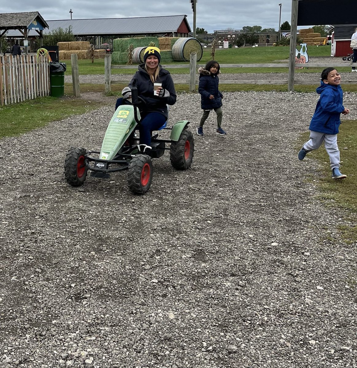 Mrs_Deatherage's tweet photo. Field trip fun at Blake’s @martellmustangs #martellkinder https://t.co/hmui6jGxqf