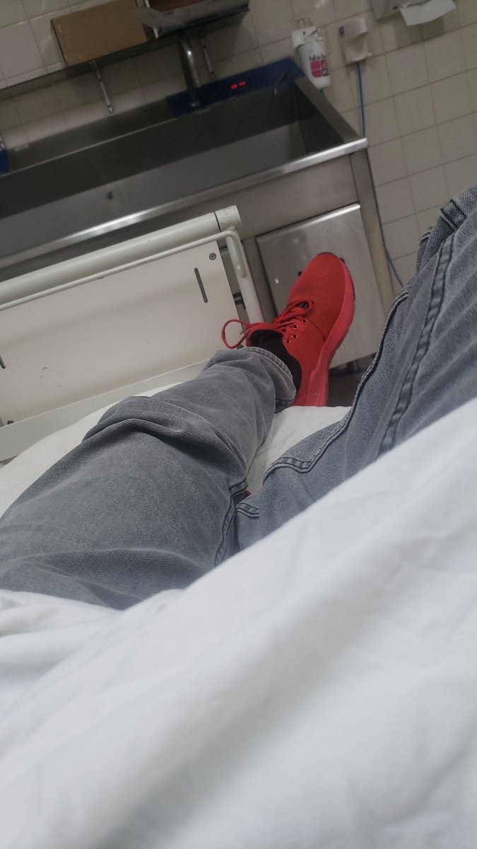 JorgeRodass's tweet photo. En isss despues de un accidente con mi hijo, desde las 7 que estoy aqui, necesitamos mejor atencion, si vamos al  seguro es por que necesitamos atencion. Pero a qui nos tratan como animales, nos duele y por eso estamos a qui, hay qur hacer algo @bukele @isss_gob_sv @1787TeresaL https://t.co/yMwa6CTV4Y