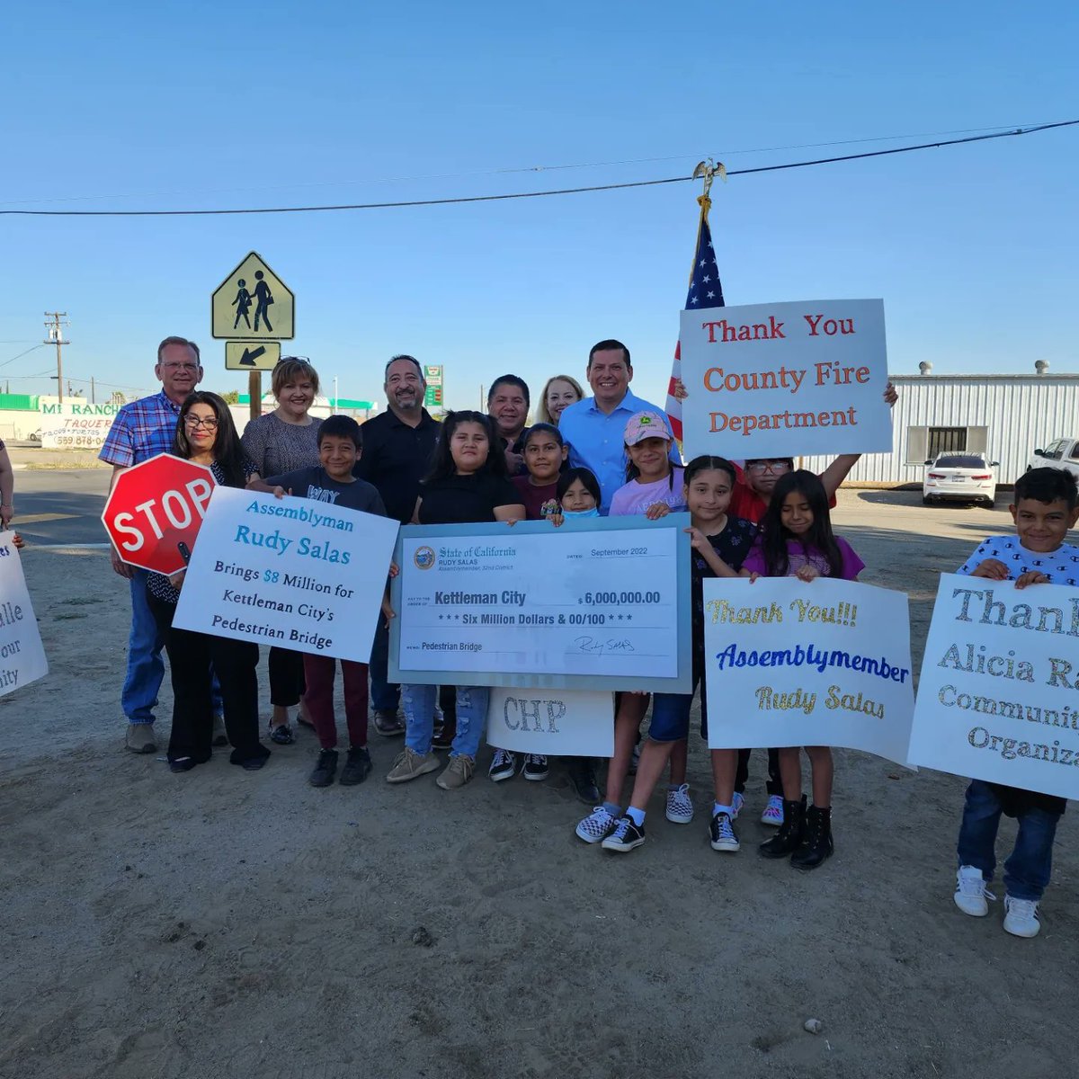 rudysalasjr's tweet photo. Great day presenting a check for another $6 million dollars (total $8mil) to construct the #Kettleman Pedestrian Bridge so that kids and community members can cross Hwy 41 safely to get to school, the local park and services. #ValleyStrong https://t.co/RcrNrFCc0S