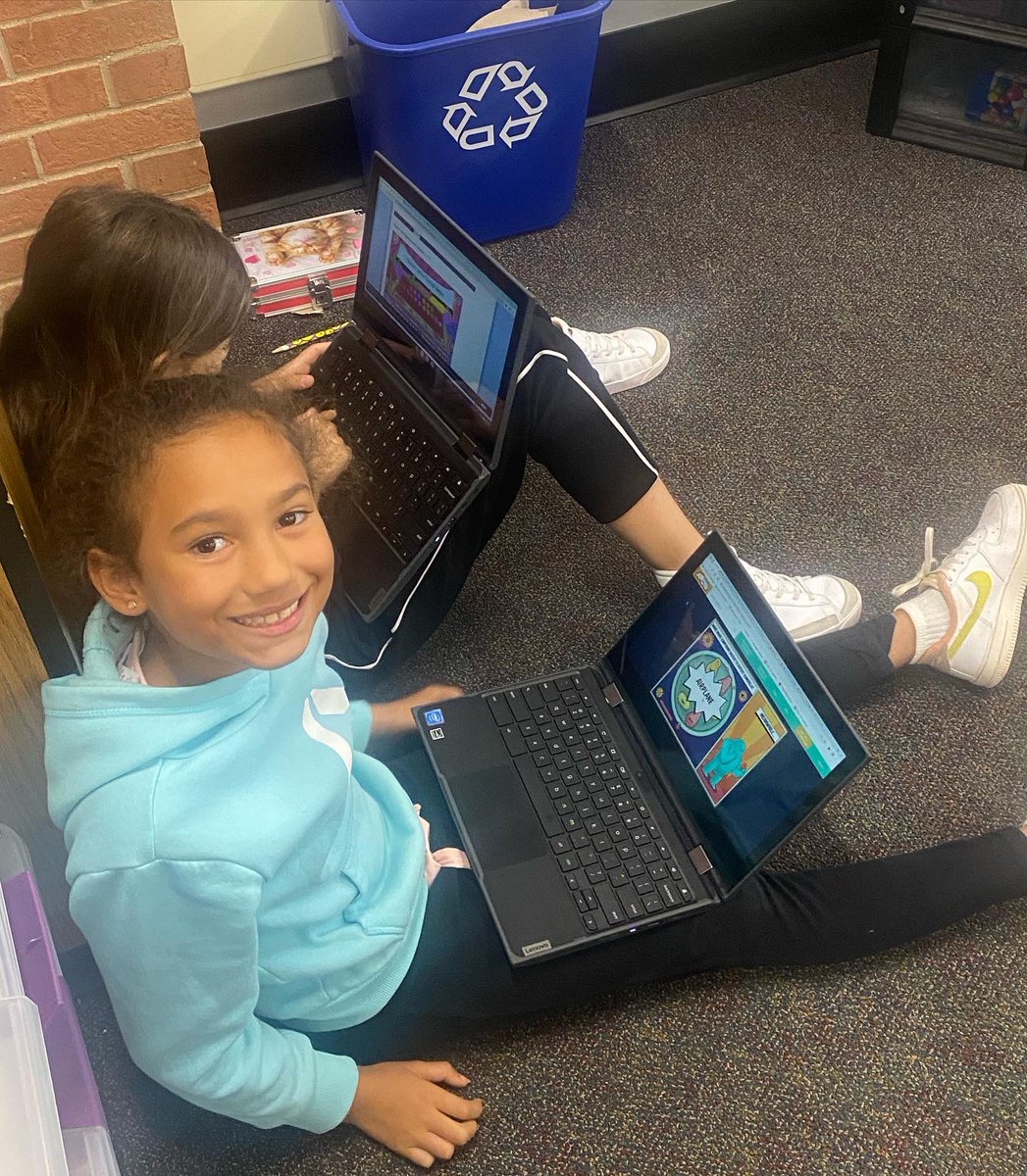 LinkLions's tweet photo. Tap in Tuesday! Today in @MsSchlosser204 third grade class, students were focused on guided reading and their centers which included writing and typing! #linklions #weare54 #linknextlevel https://t.co/TuedCsyRlV