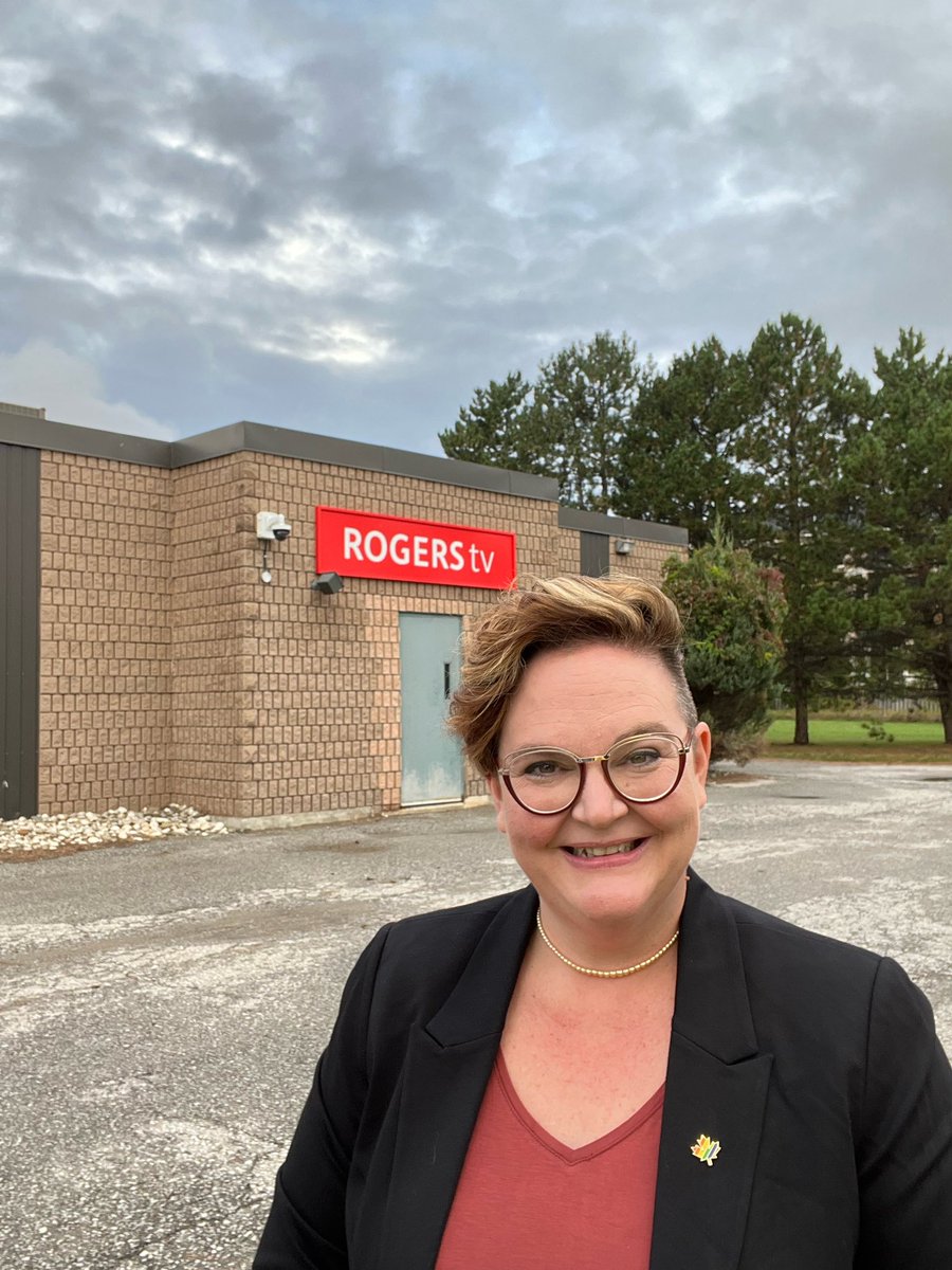 lisa_posty's tweet photo. Debate time! 

I wear these pearls to every important event. They were passed to me from my Grandma, Doris Raeburn, who passed before I was born. I won’t call them lucky, but I will say they remind me to hold my head high and be myself. 

#RootedInCommunity #Orangeville #Post2022 https://t.co/GHudDVTWqw