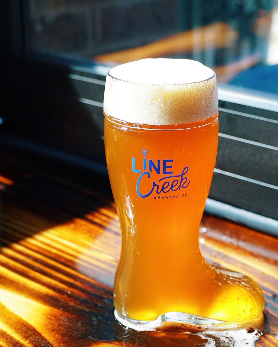 Dave Made a Märzen! Just in time for our Oktoberfest party next Saturday, October 8th. 💙 6.3% ABV. This beer is clean and bready with a malty richness. Available on draft and in crowlers starting this Friday, September 30th. 🍻